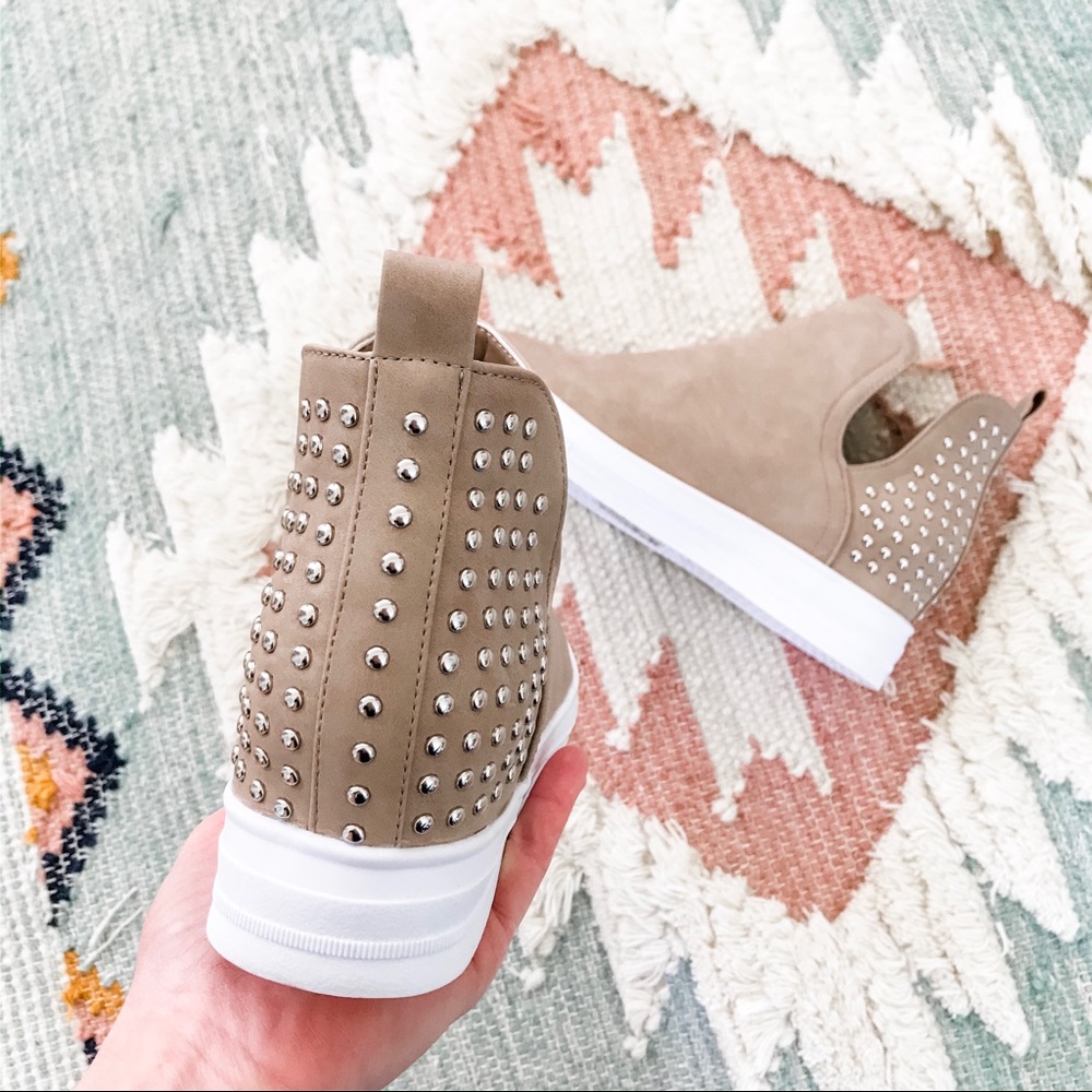 2nd RESTOCK! /CHLOEY/5⭐️ Studded Wedge Sneaker - Picture 7 of 8